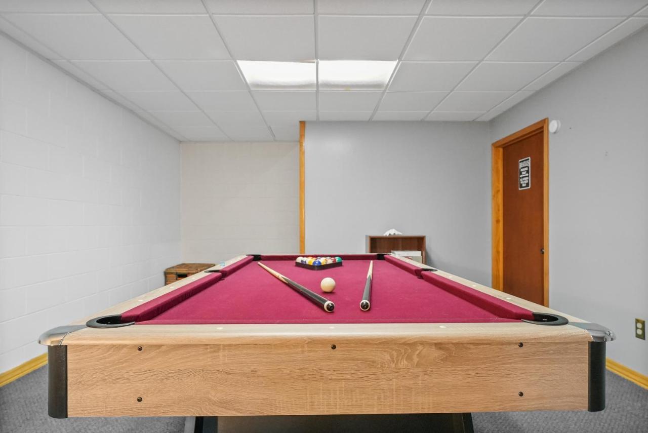Long Lake Retreat- Hot Tub, Pool Table, Firepit Травърс Сити Екстериор снимка