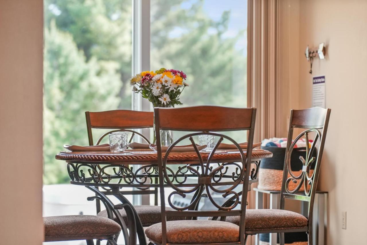 Long Lake Retreat- Hot Tub, Pool Table, Firepit Травърс Сити Екстериор снимка