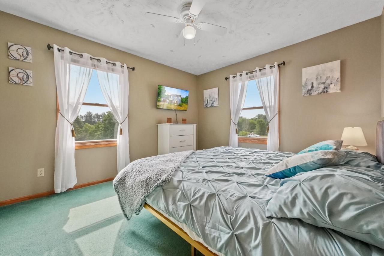 Long Lake Retreat- Hot Tub, Pool Table, Firepit Травърс Сити Екстериор снимка
